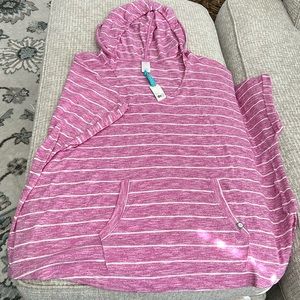 Hooded short sleeve T with pouch. Livi size 26/28.